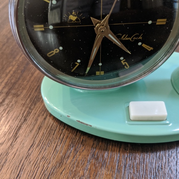 VTG - "Golden Cock" Alarm/Calendar Clock - Works - Picture 10 of 10